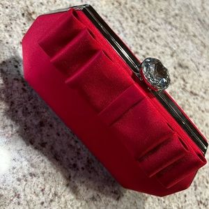 Red bow stone clasp clutch